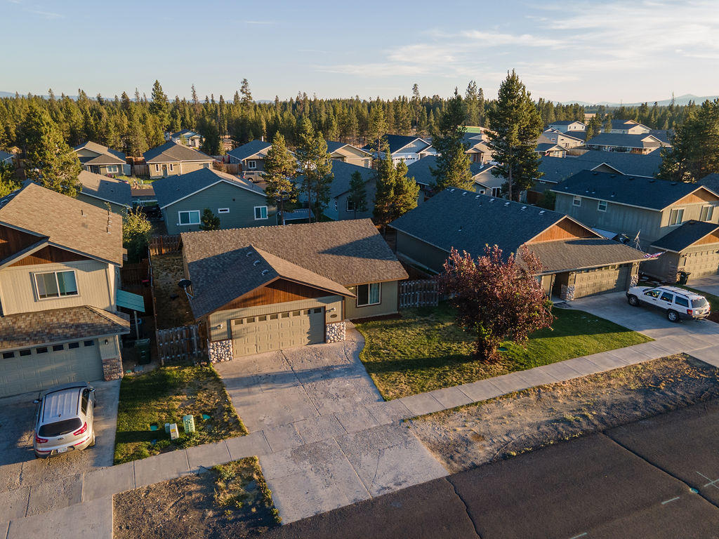 16477 Riley Drive La Pine, OR 97739 - Photo 3 of 26 PhotoMyListing-3d