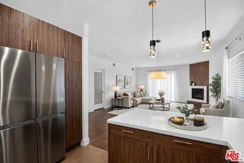 $1,150,000 | 11023 Fruitland Drive, Unit 401, Studio City, CA 91604