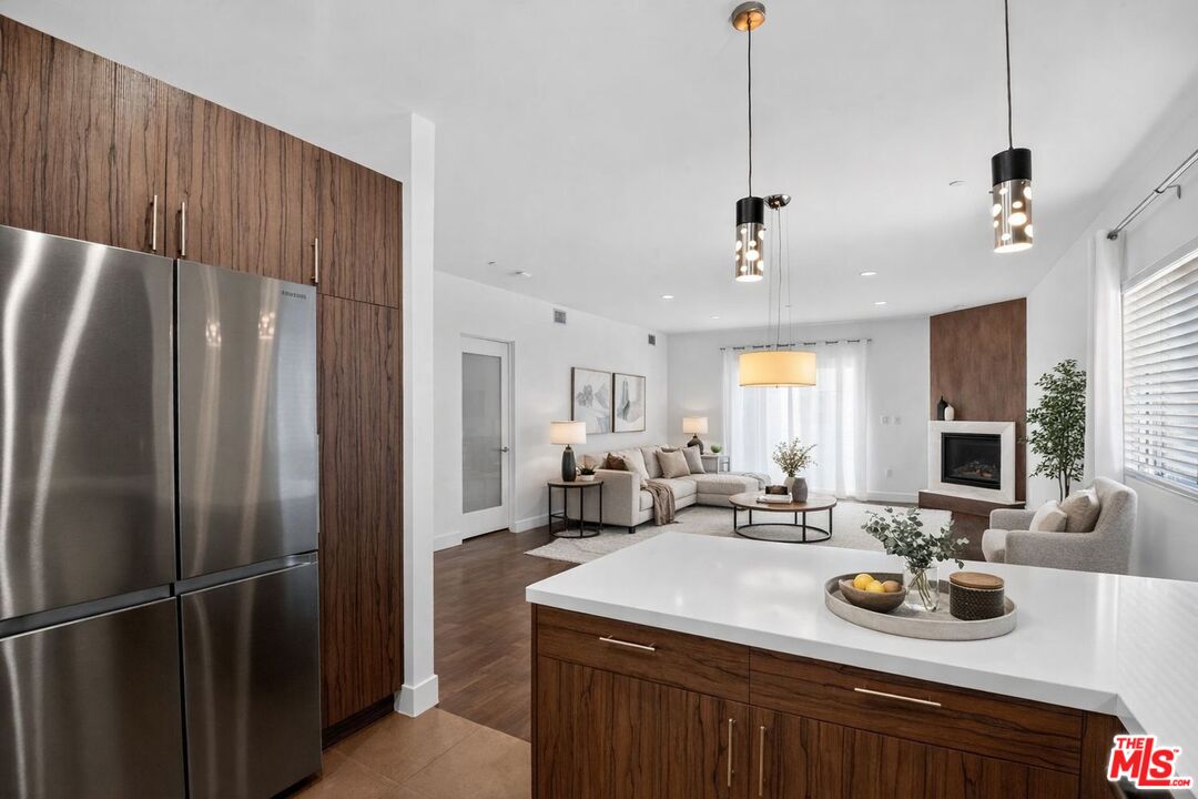 Kitchen — 11023 Fruitland Dr Unit 401
