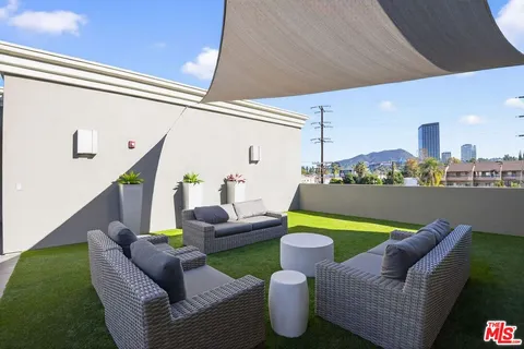 $1,150,000 | 11023 Fruitland Drive, Unit 401, Studio City, CA 91604