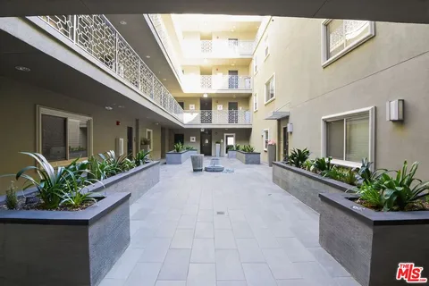 $1,150,000 | 11023 Fruitland Drive, Unit 401, Studio City, CA 91604