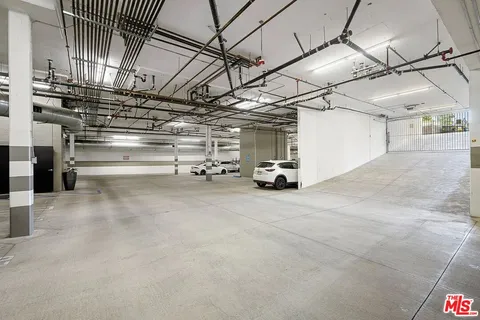 $1,150,000 | 11023 Fruitland Drive, Unit 401, Studio City, CA 91604