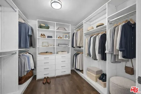 $1,150,000 | 11023 Fruitland Drive, Unit 401, Studio City, CA 91604