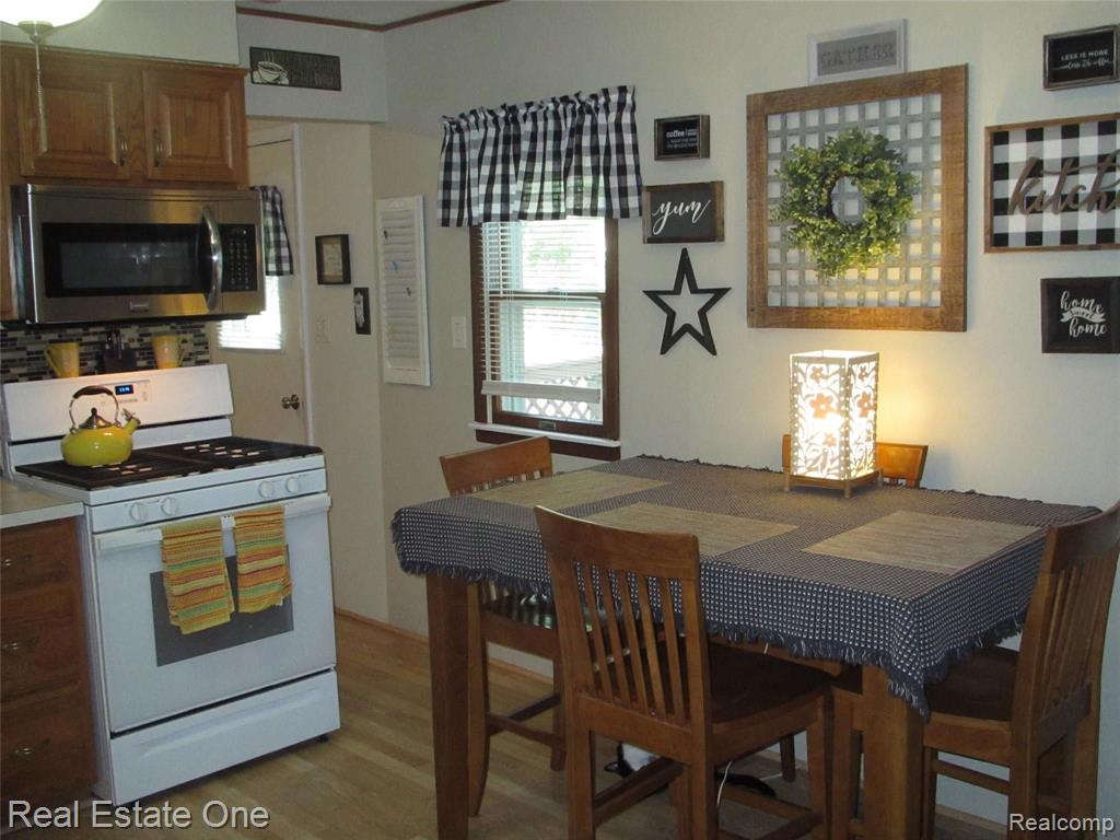 1260 Delta Road Walled Lake, MI 48390 - Photo 21 of 32
