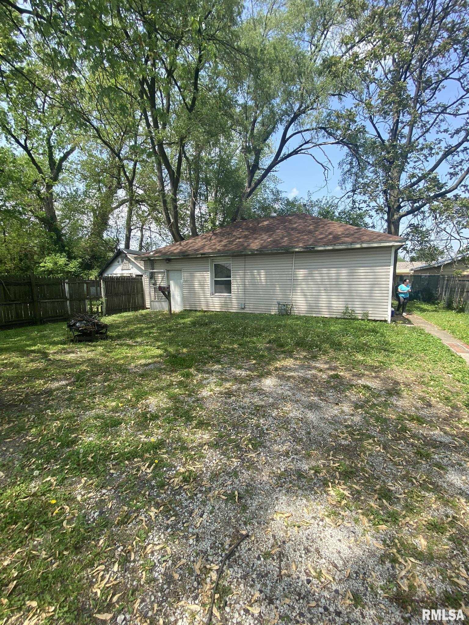 2121 East Enterprise Street Springfield, IL 62702 - Photo 13 of 27