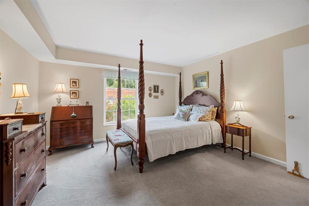 300 Fox Chapel Road, Unit 612 Pittsburgh, PA 15238 - Photo 24 of 39 Spacious bedroom with neutral decor and huge closet.