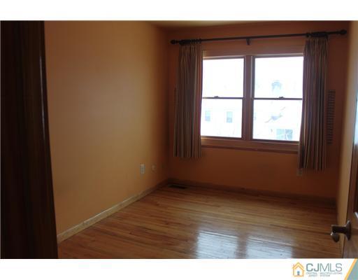 796 New Dover Road Edison, NJ 08820 - Photo 5 of 12 Gallery Image 5
