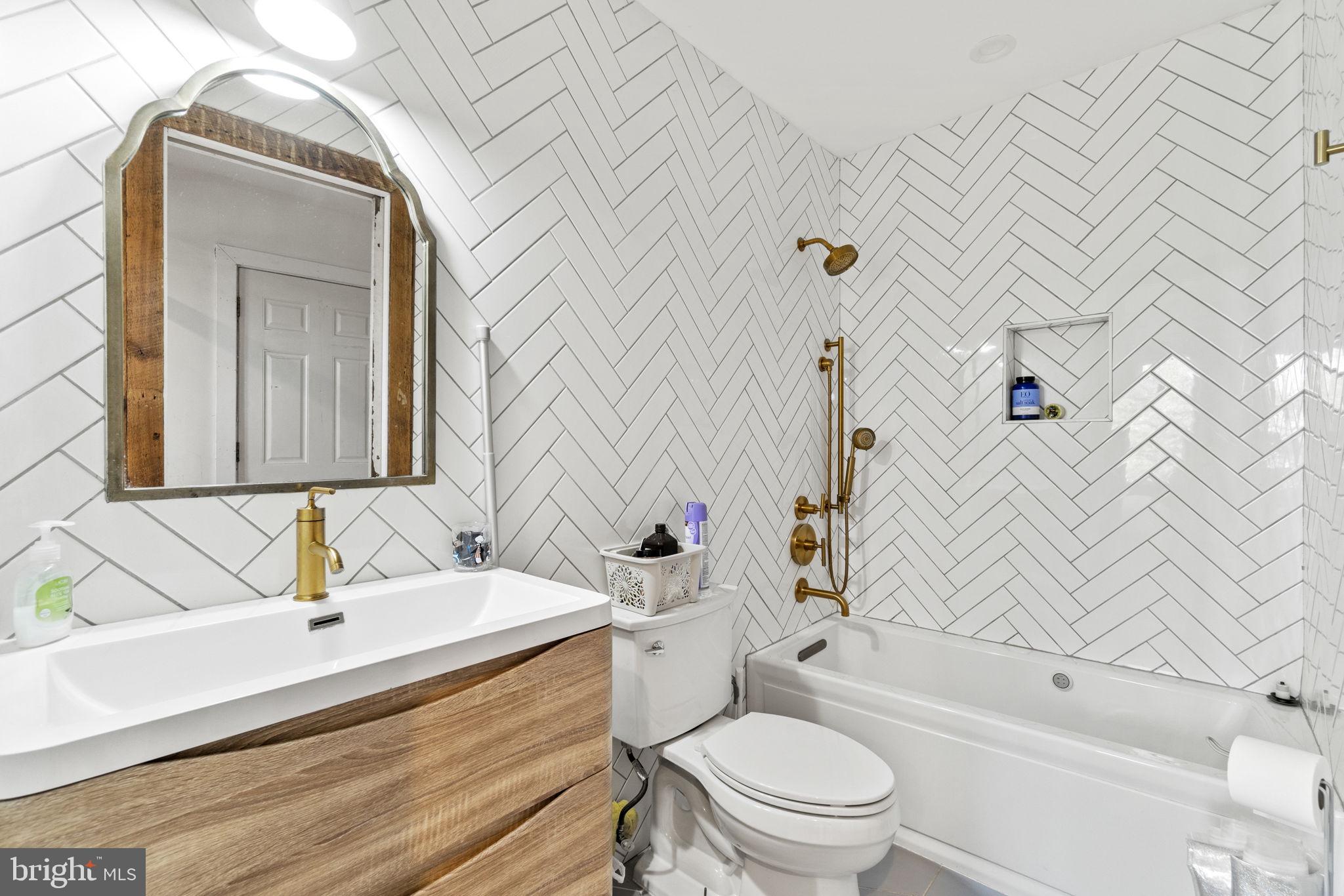 1830 Capitol Avenue Northeast, Unit D Washington, DC 20002 - Photo 15 of 33 Full Bath