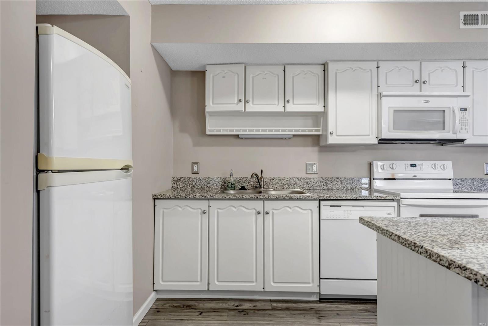 15017 Baxter Village Drive, Unit A Chesterfield, MO 63017 - Photo 2 of 16