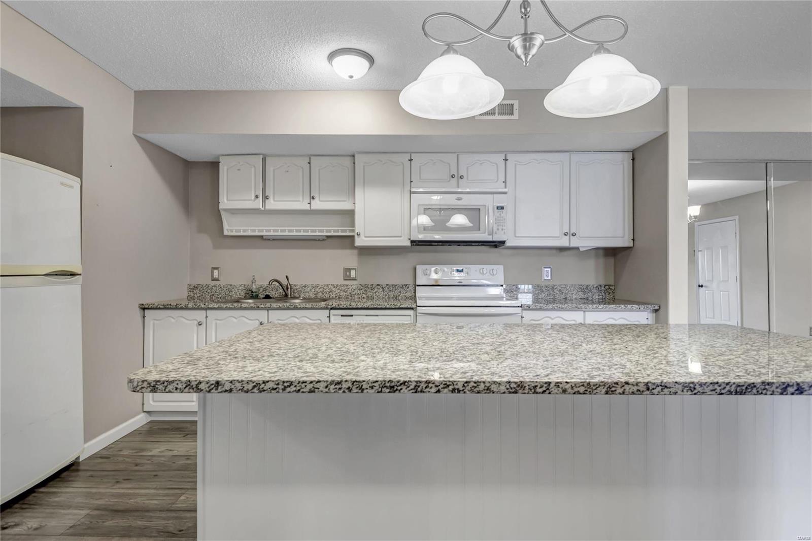 15017 Baxter Village Drive, Unit A Chesterfield, MO 63017 - Photo 4 of 16