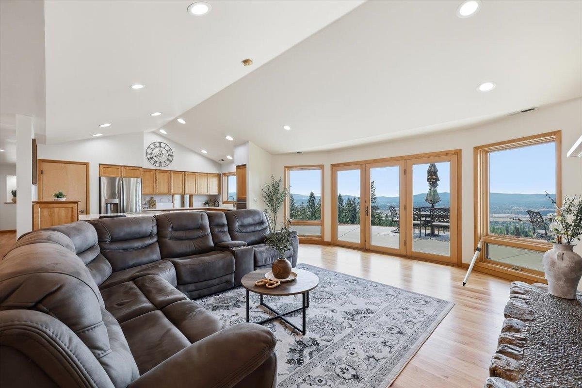 16211 East Jacobs Lane Spokane, WA 99217 - Photo 13 of 43