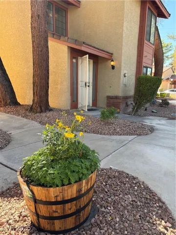 $329,900 | 2446 Pickwick Drive, Henderson, NV 89014