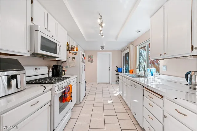 $329,900 | 2446 Pickwick Drive, Henderson, NV 89014