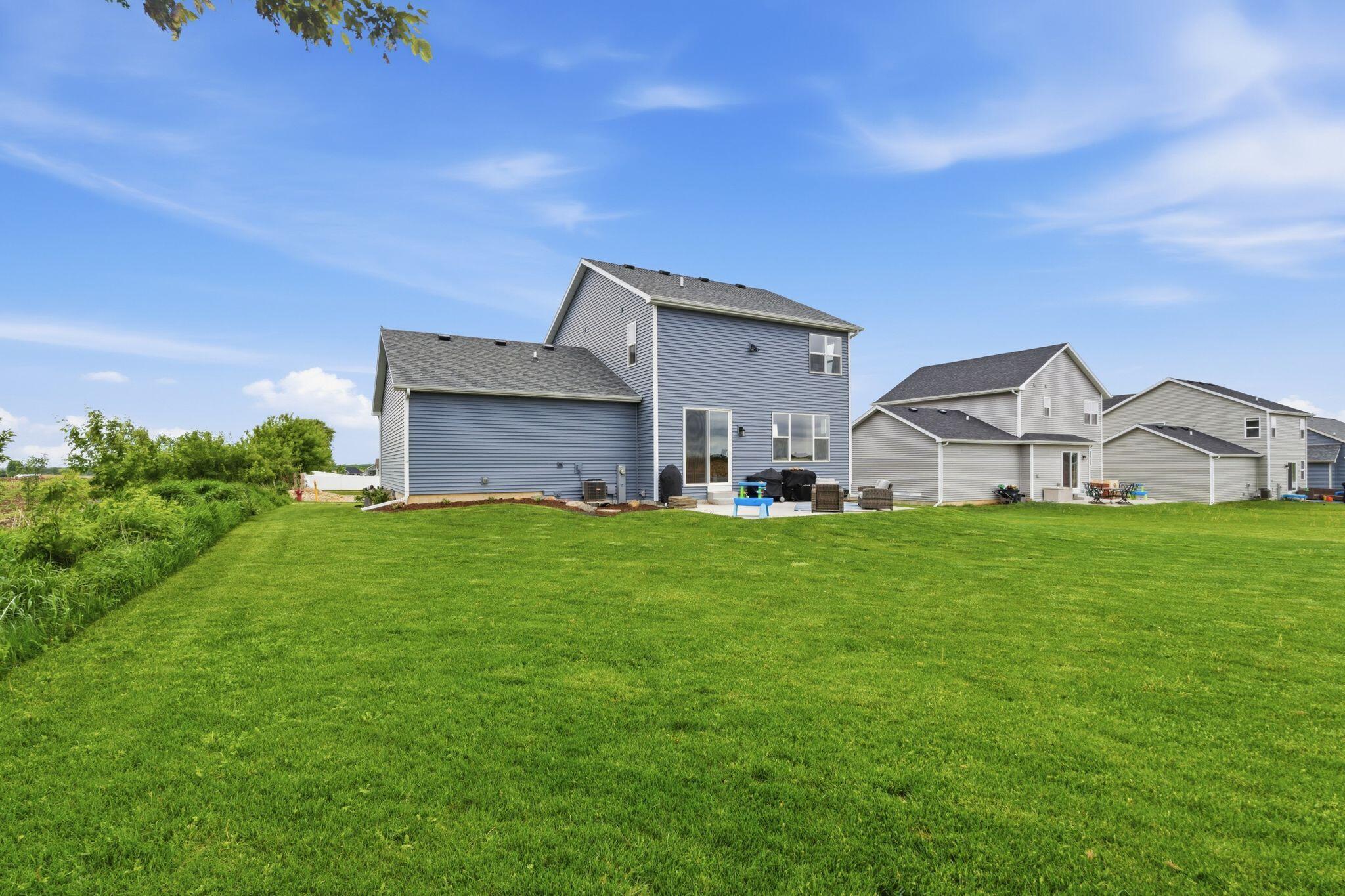 809 South Musket Ridge Drive Sun Prairie, WI 53590 - Photo 35 of 37 Exterior & Backyard