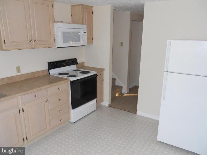 6765 Springing Step Columbia, MD 21044 - Photo 5 of 16 Kitchen