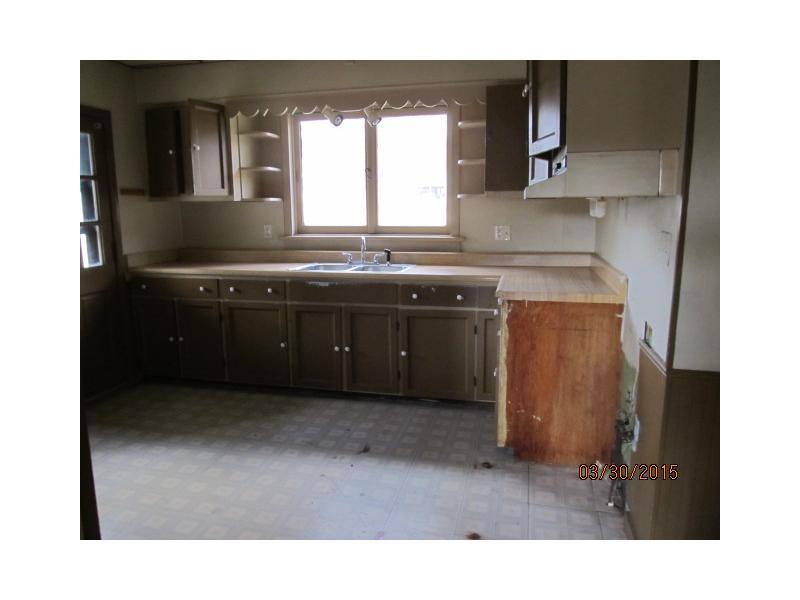 115 East End Road Connellsville, PA 15425 - Photo 4 of 15 Kitchen.