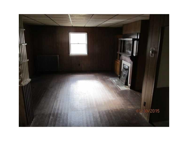 115 East End Road Connellsville, PA 15425 - Photo 10 of 15 Living Room.