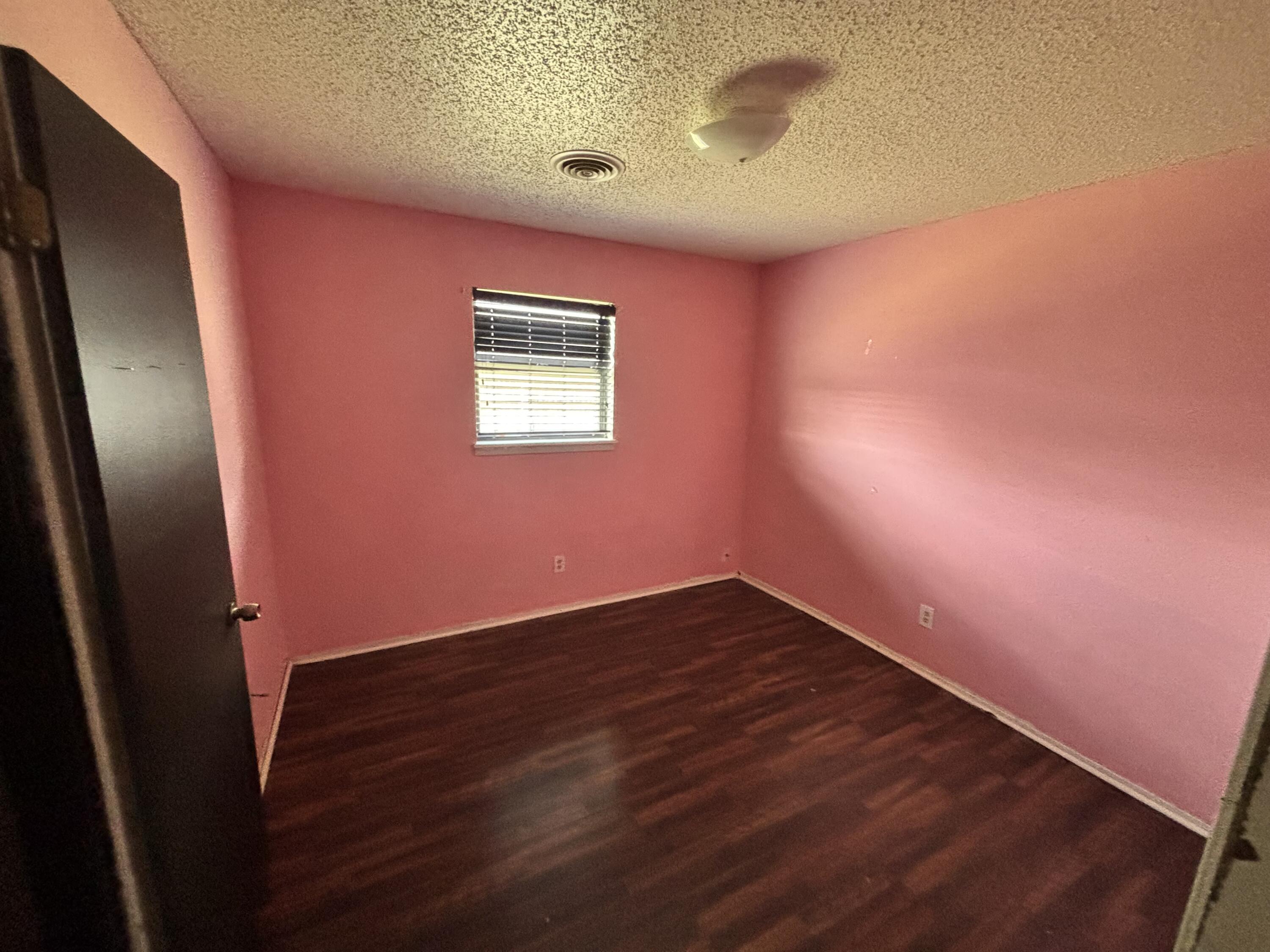 407 South Collins Avenue Tulia, TX 79088 - Photo 12 of 19 IMG_2978