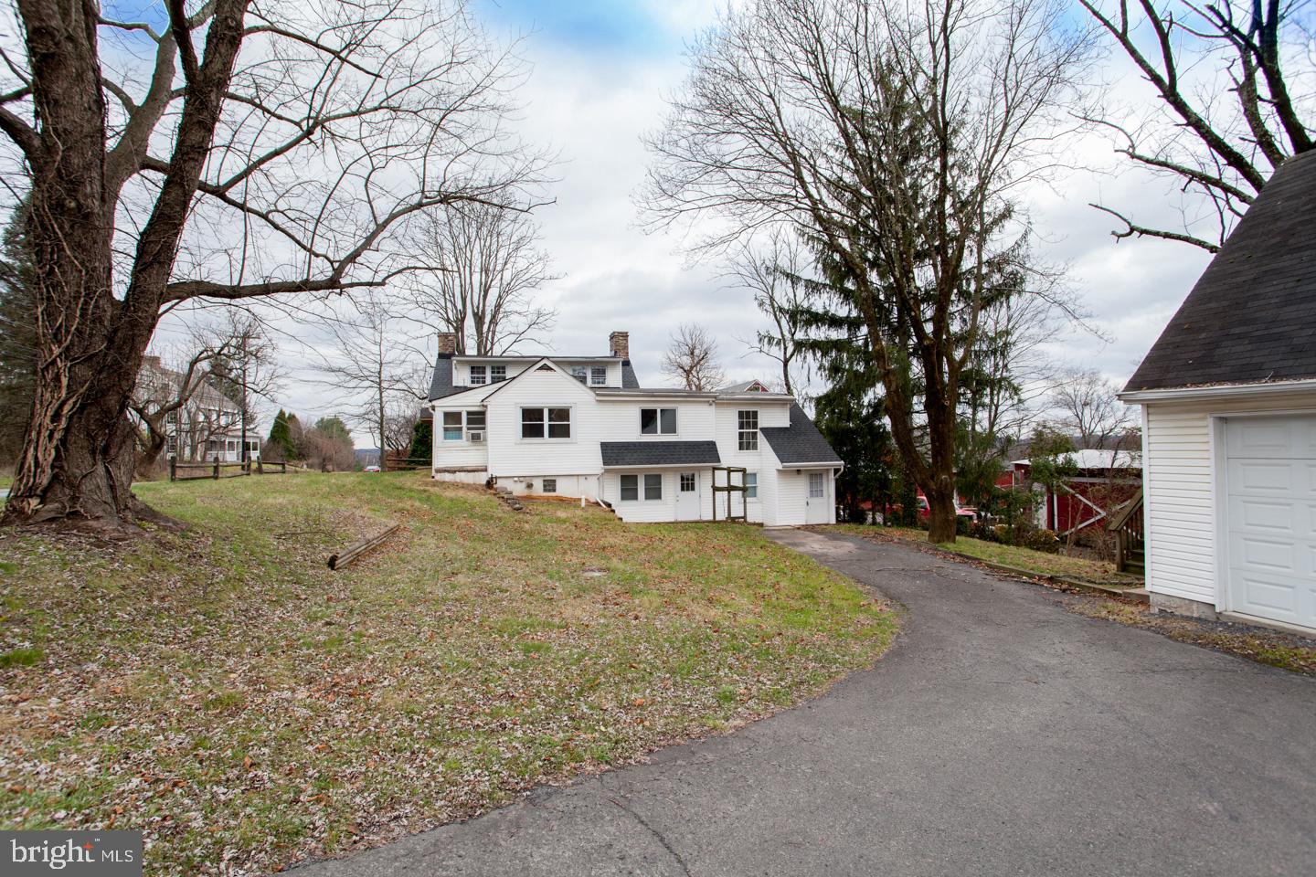 4576 Durham Road Doylestown, PA 18902 - Photo 5 of 36