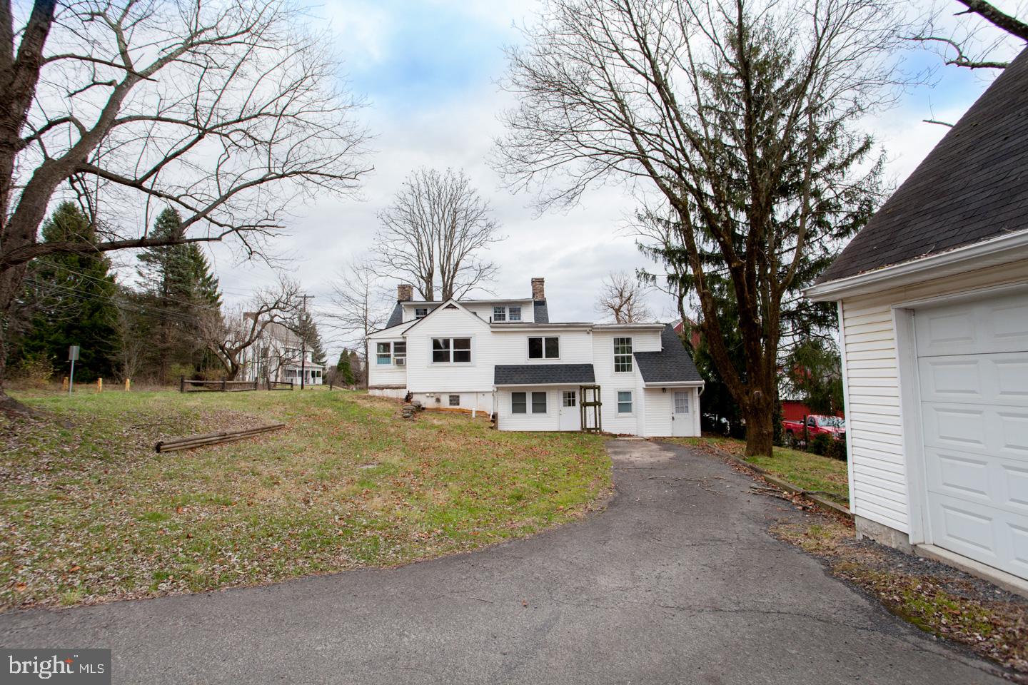 4576 Durham Road Doylestown, PA 18902 - Photo 6 of 36