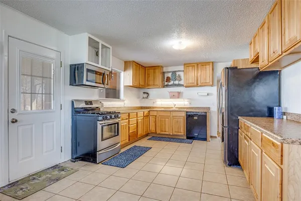 $349,000 | 172 Mohawk Drive, Gordonville, TX 76245