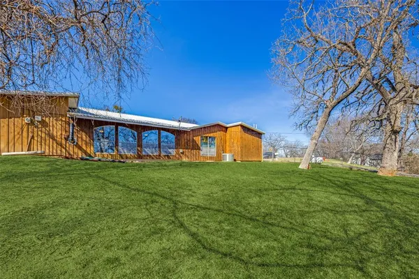 $349,000 | 172 Mohawk Drive, Gordonville, TX 76245