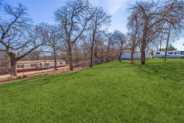 $349,000 | 172 Mohawk Drive, Gordonville, TX 76245