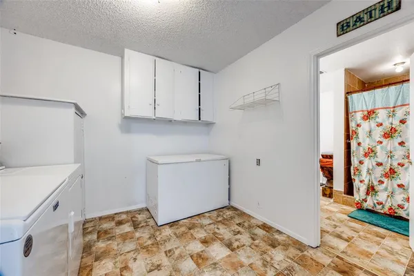 $349,000 | 172 Mohawk Drive, Gordonville, TX 76245