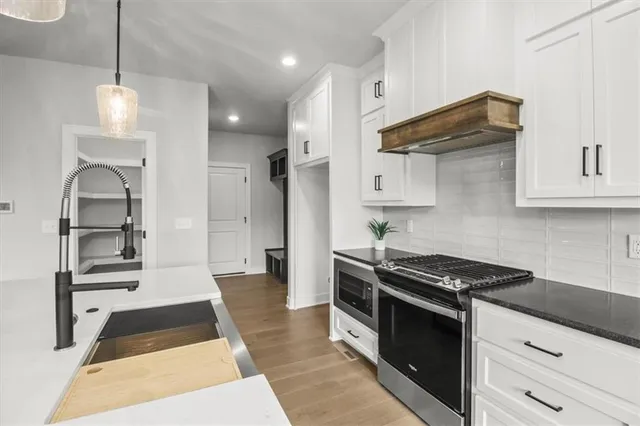 $600,000 | 4108 Southeast Adams Drive, Blue Springs, MO 64014