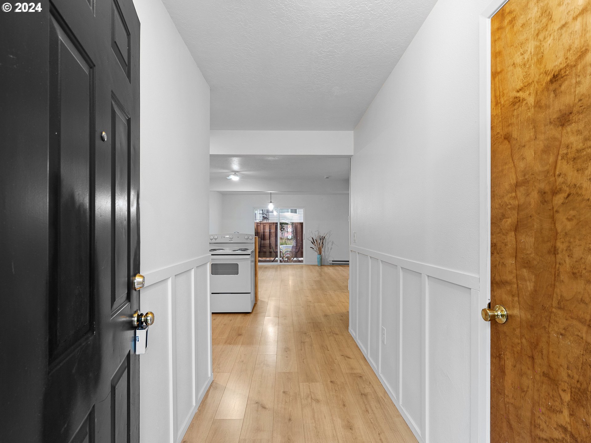 6835 Southwest Capitol Hill Road, Unit 33 Portland, OR 97219 - Photo 3 of 41 Gallery Image 3