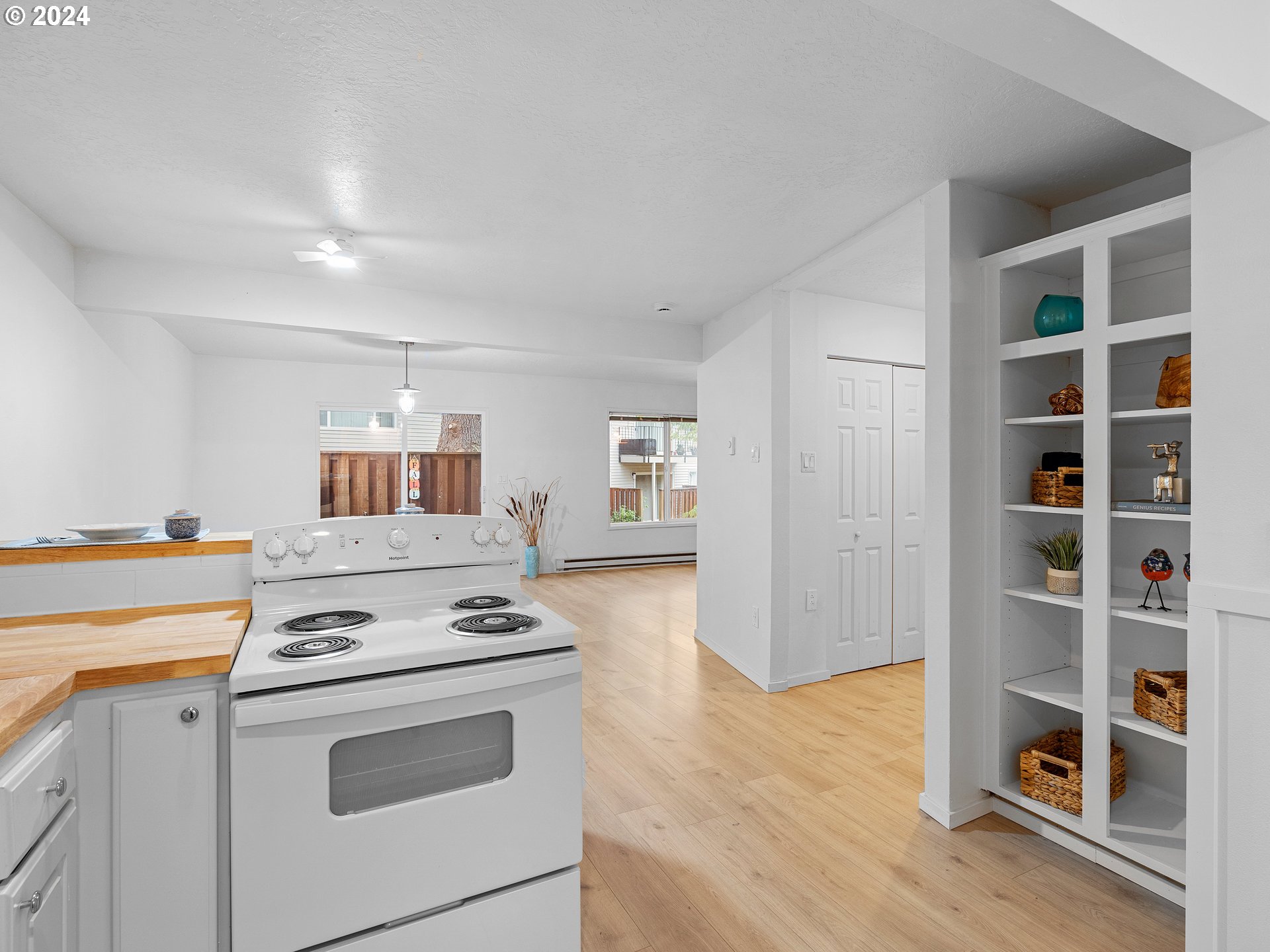 6835 Southwest Capitol Hill Road, Unit 33 Portland, OR 97219 - Photo 5 of 41 Gallery Image 5
