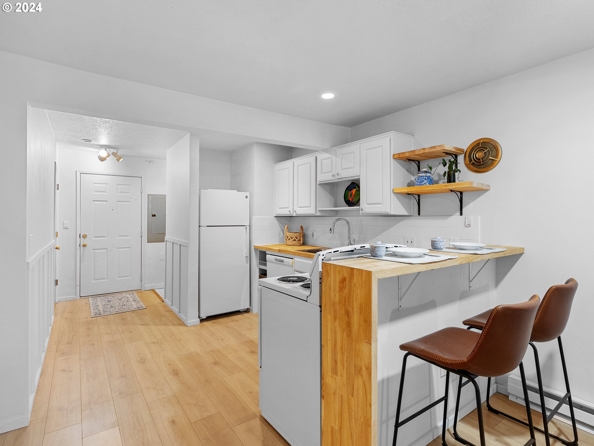 6835 Southwest Capitol Hill Road, Unit 33 Portland, OR 97219 - Photo 6 of 41 Gallery Image 6