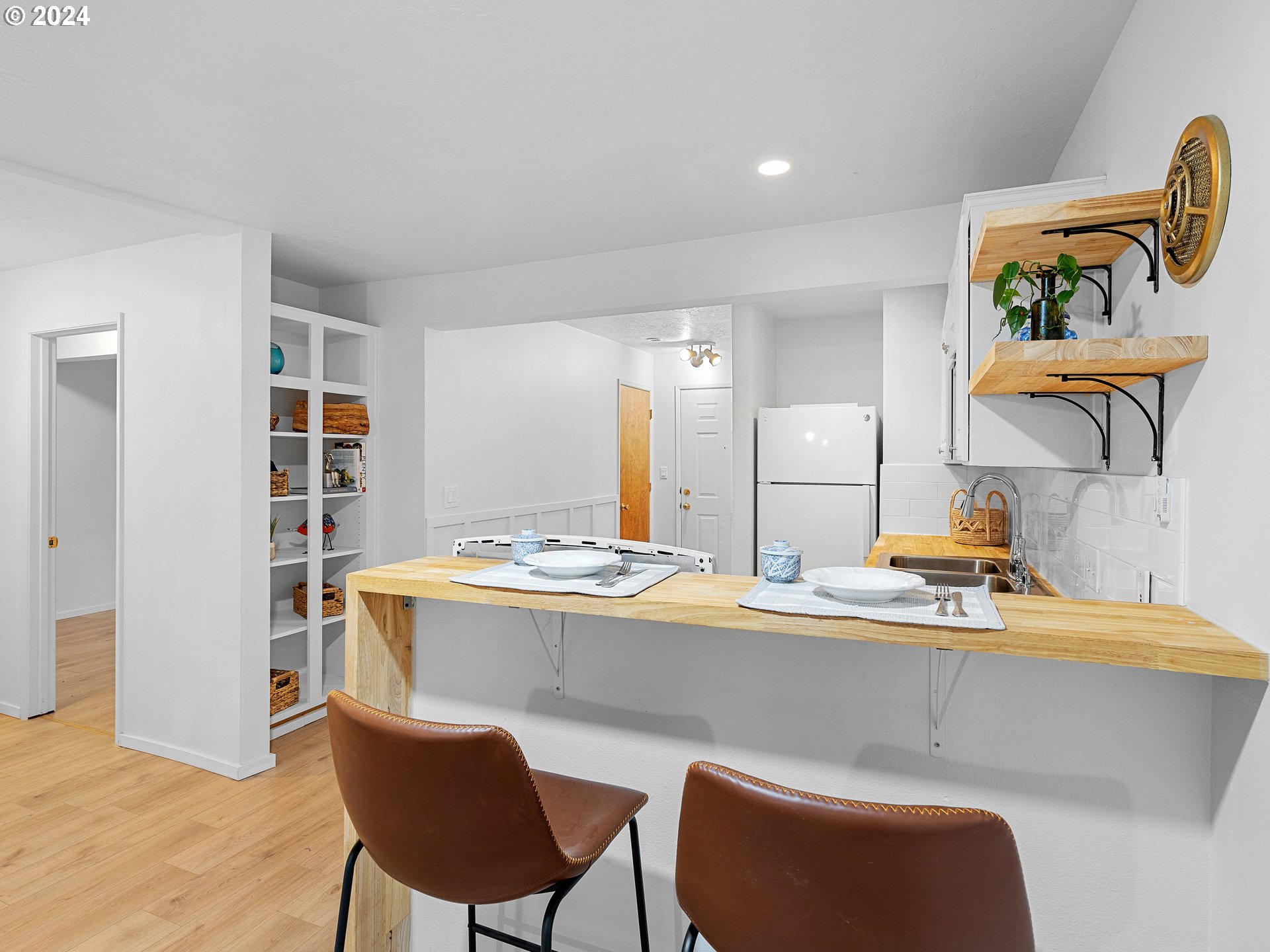 6835 Southwest Capitol Hill Road, Unit 33 Portland, OR 97219 - Photo 7 of 41 Gallery Image 7