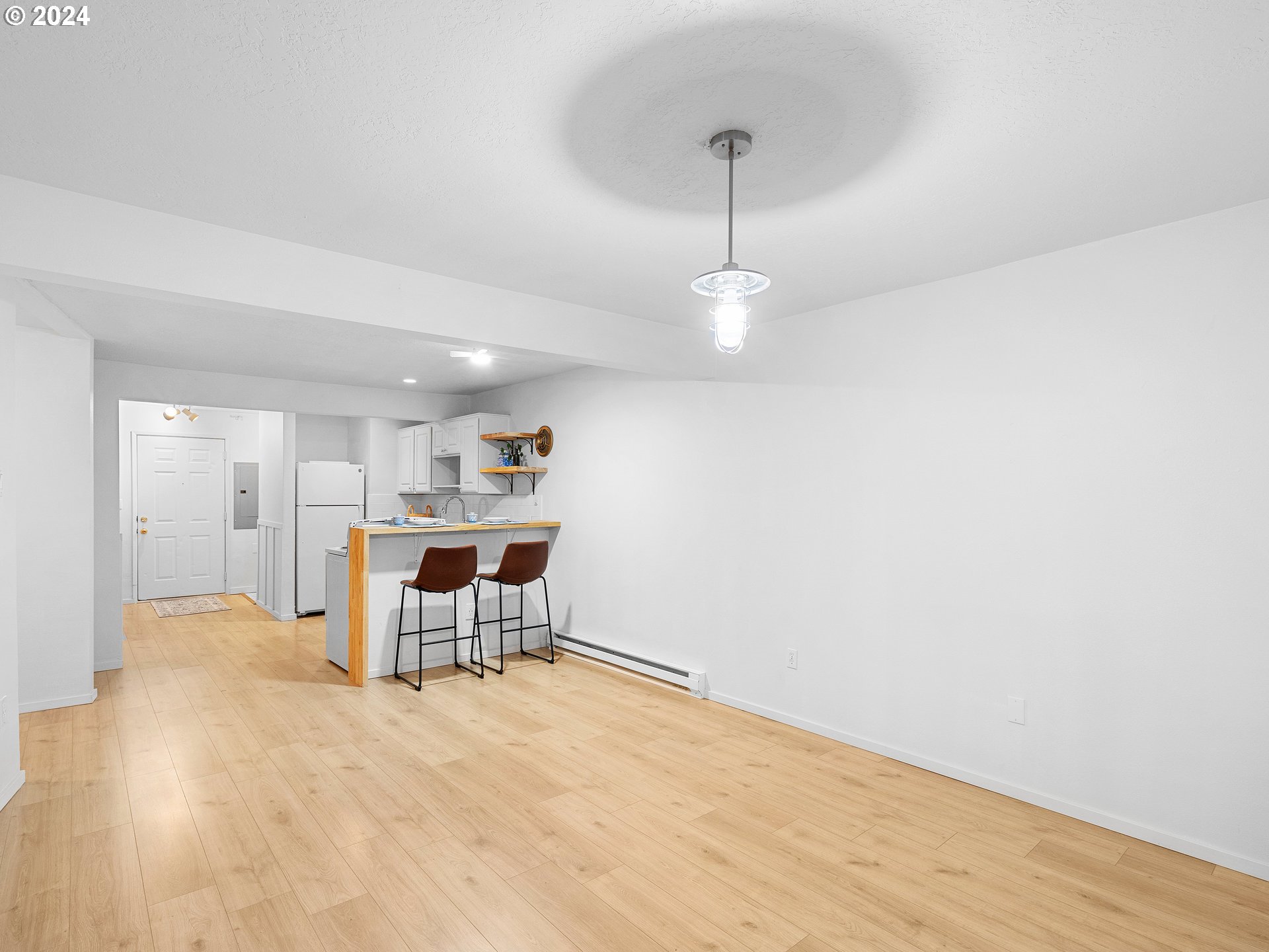 6835 Southwest Capitol Hill Road, Unit 33 Portland, OR 97219 - Photo 10 of 41 Gallery Image 10