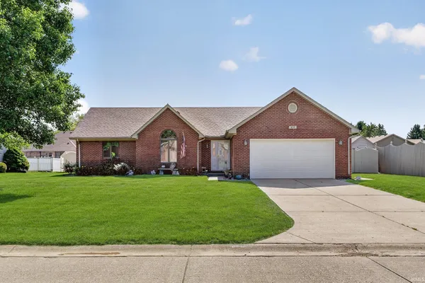 $279,900 | 834 Deerfield Road, Anderson, IN 46012