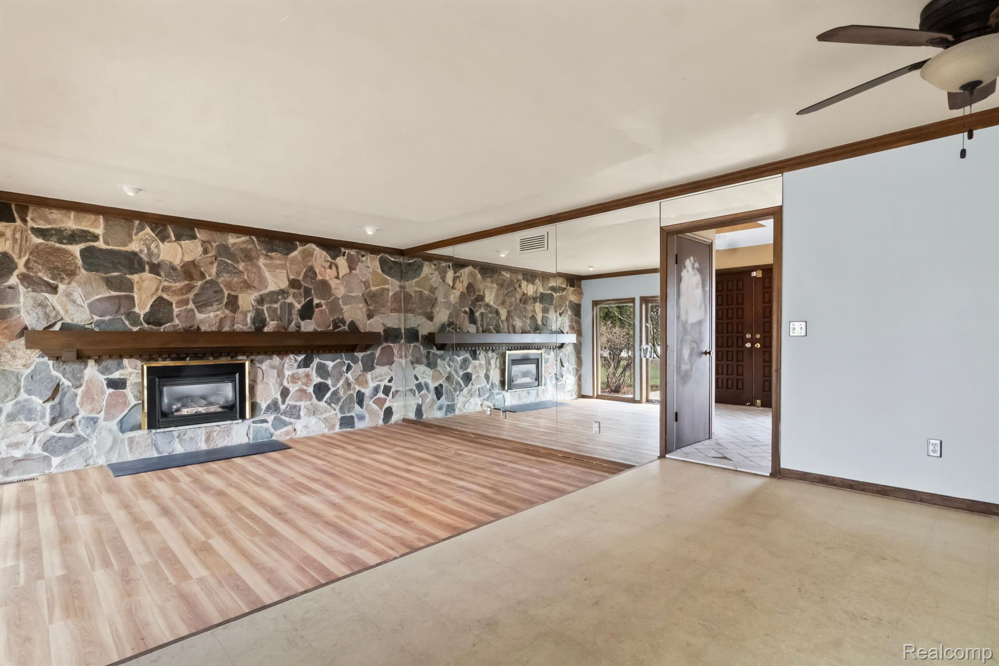 11400 Chicago Road Warren, MI 48093 - Photo 11 of 40 Great room with full wall fireplace