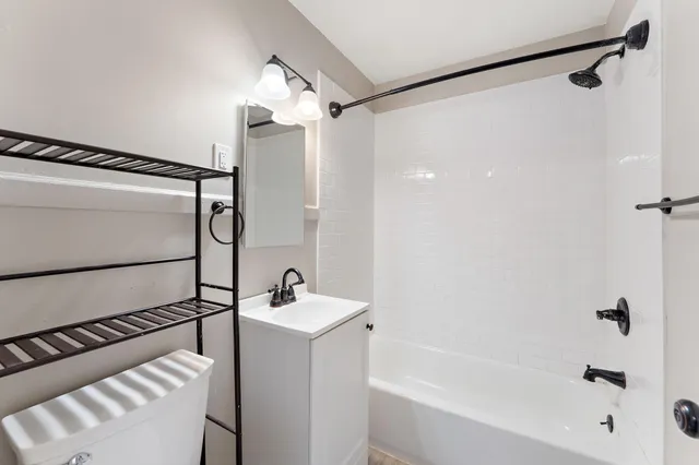 $1,950 | 1408 Lake Street Northeast, Hopkins, MN 55343