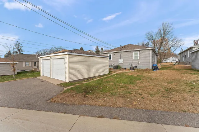 $1,905 | 1408 Lake Street Northeast, Hopkins, MN 55343