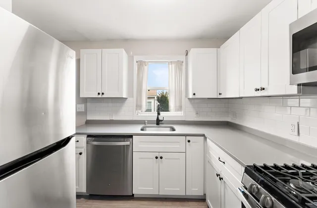 $1,905 | 1408 Lake Street Northeast, Hopkins, MN 55343