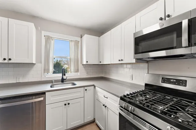 $1,950 | 1408 Lake Street Northeast, Hopkins, MN 55343