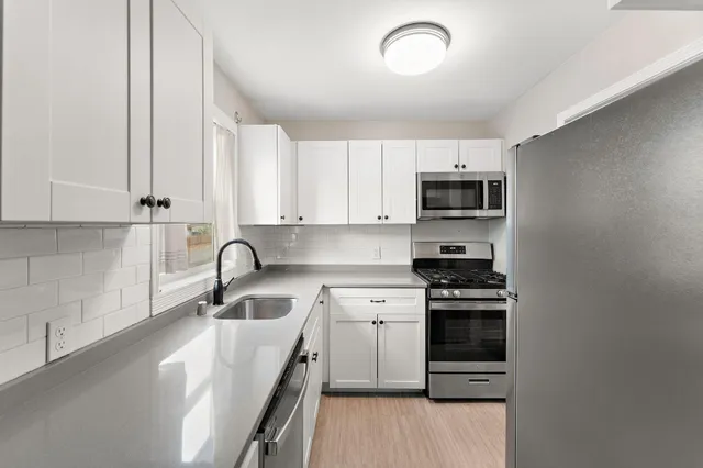 $1,905 | 1408 Lake Street Northeast, Hopkins, MN 55343