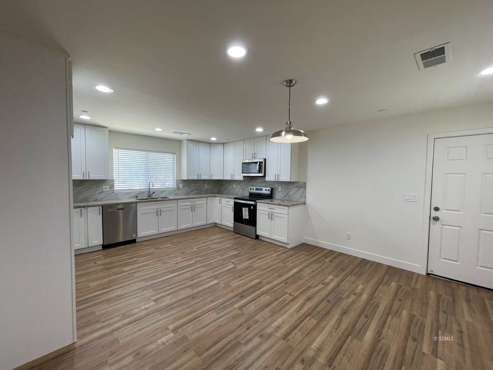 313 West Church Avenue Ridgecrest, CA 93555 - Photo 5 of 26