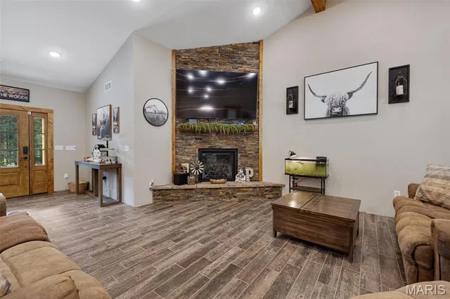 $999,900 | 10051 State Highway 32, Ste. Genevieve, MO 63670