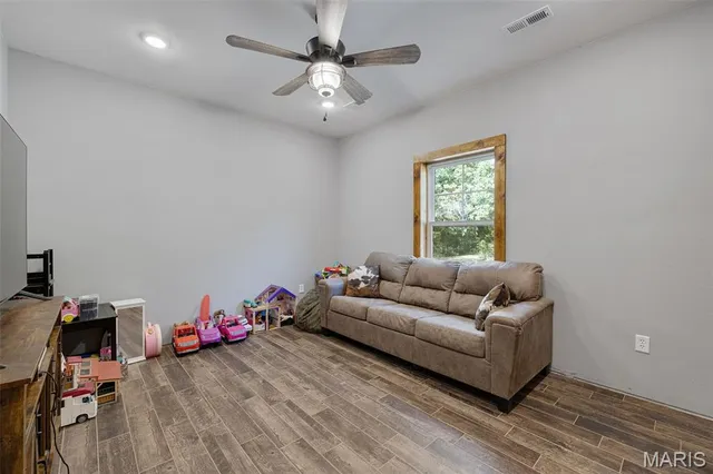 $999,900 | 10051 State Highway 32, Ste. Genevieve, MO 63670