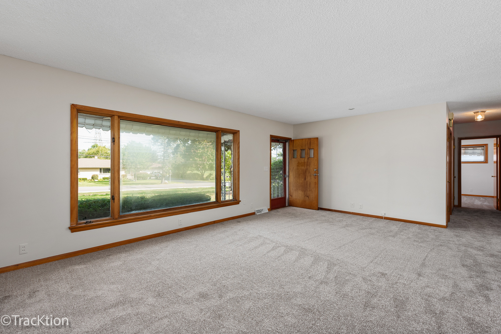 1055 Reckinger Road Aurora, IL 60505 - Photo 2 of 22 Gallery Image 2