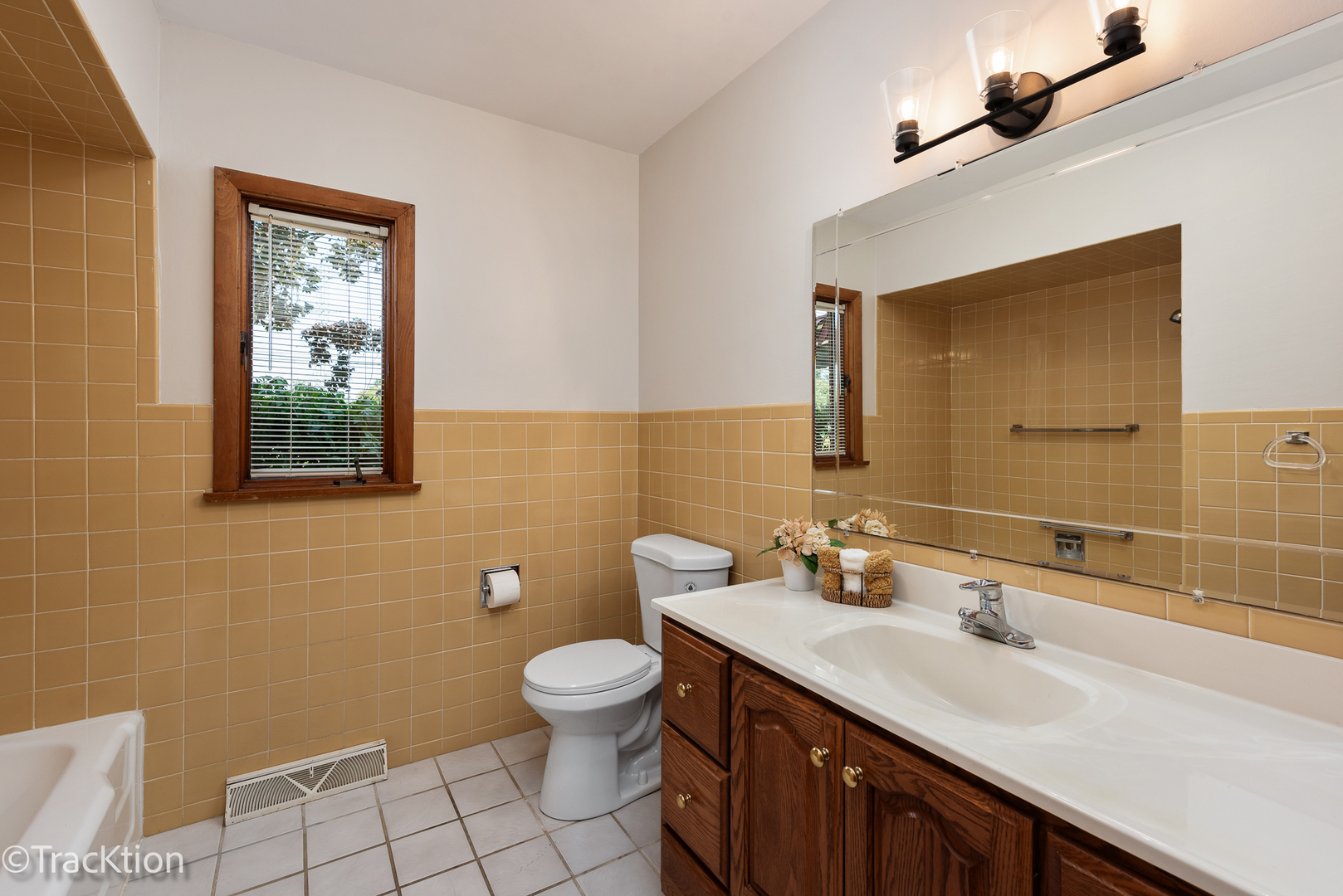 1055 Reckinger Road Aurora, IL 60505 - Photo 9 of 22 Gallery Image 9