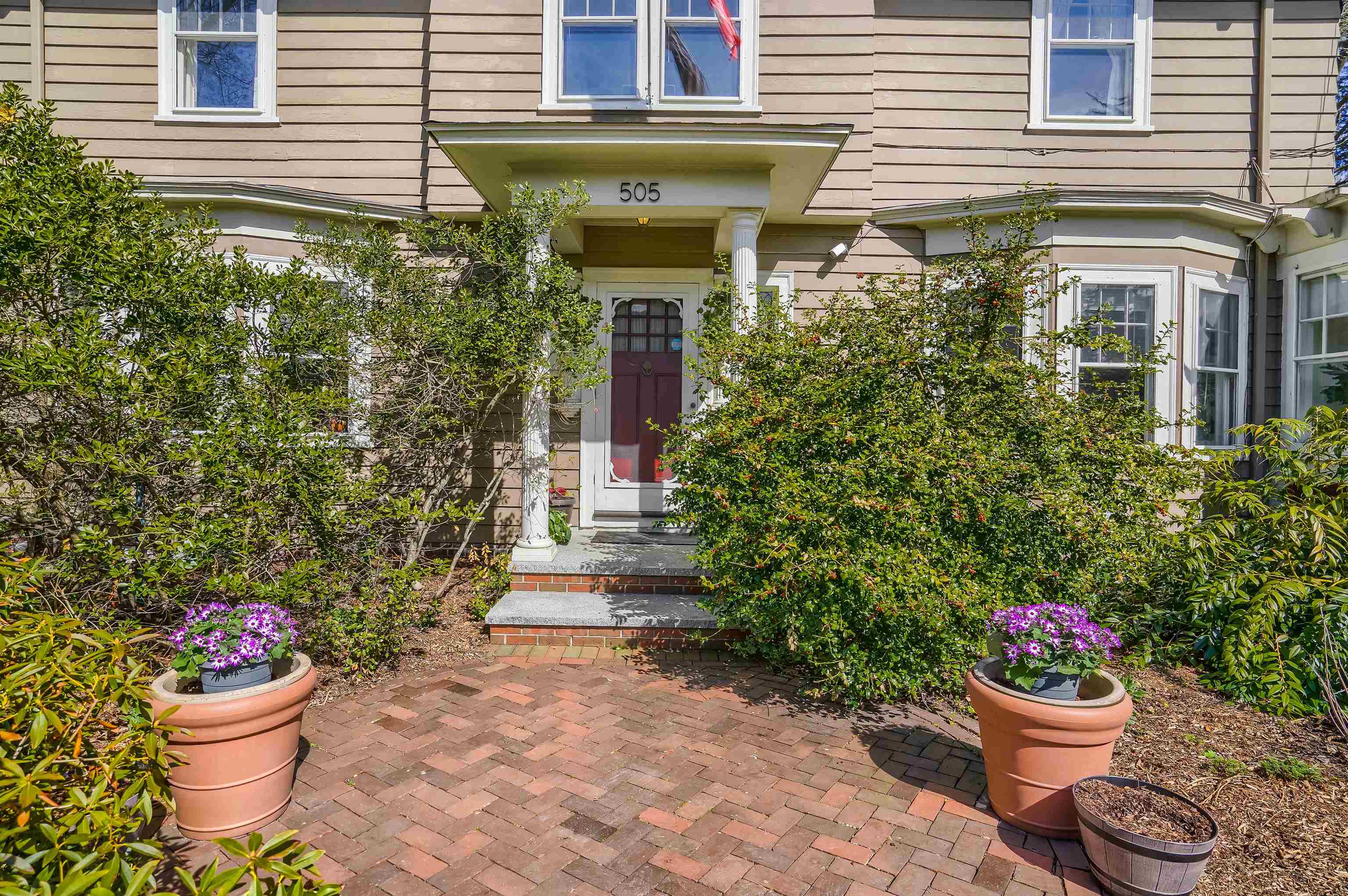 505 River Road Manchester, NH 03104 - Photo 4 of 40 Gallery Image 4