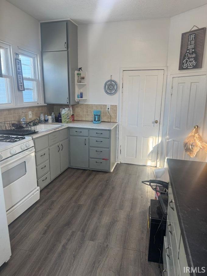 915 Fulton Street Elkhart, IN 46514 - Photo 4 of 6