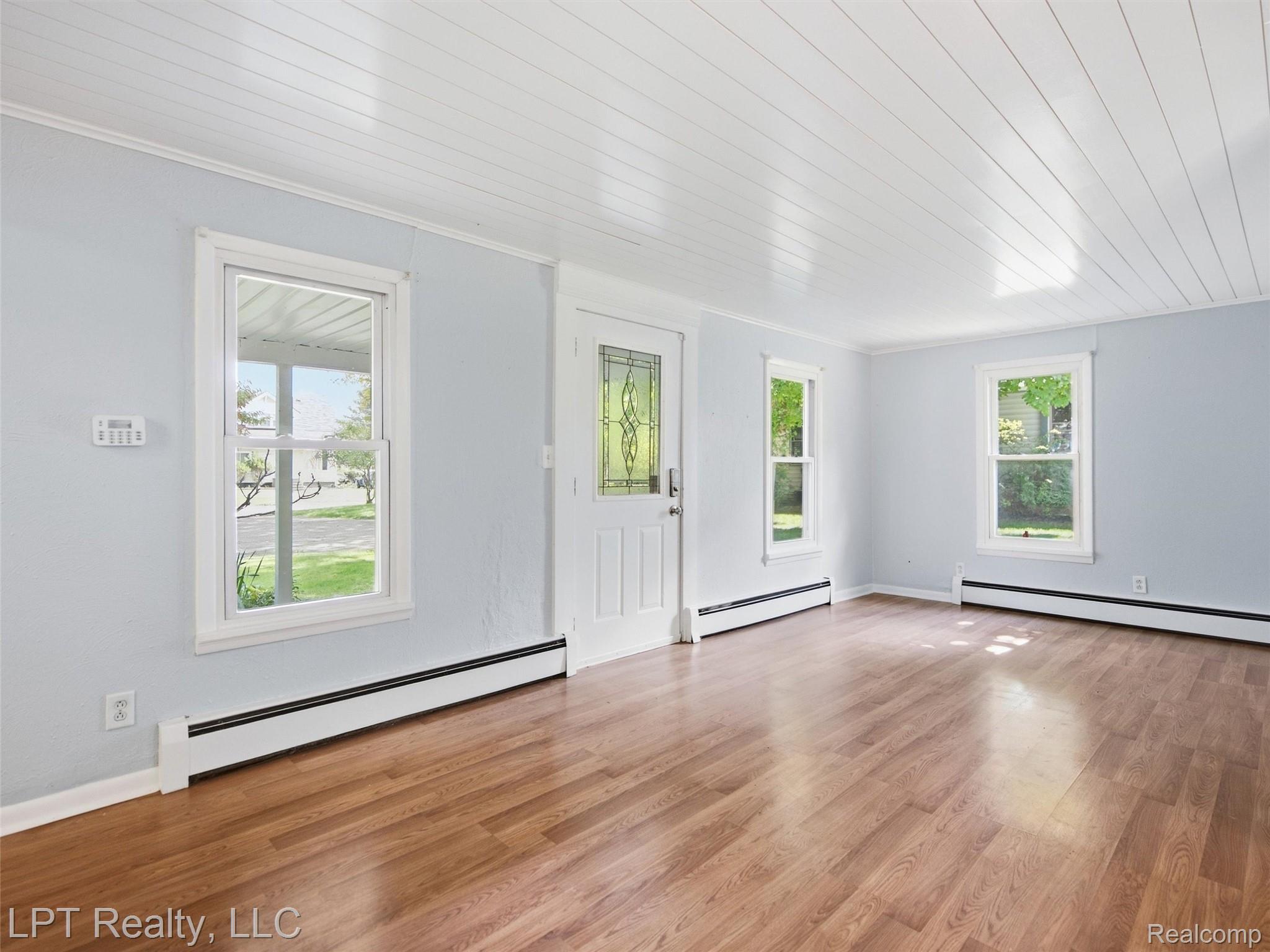 29915 Milford Road New Hudson, MI 48165 - Photo 13 of 36 14-DSC04009.jpg