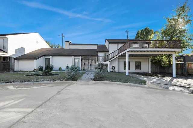 $2,300 | 10743 Boardwalk Street, Houston, TX 77042